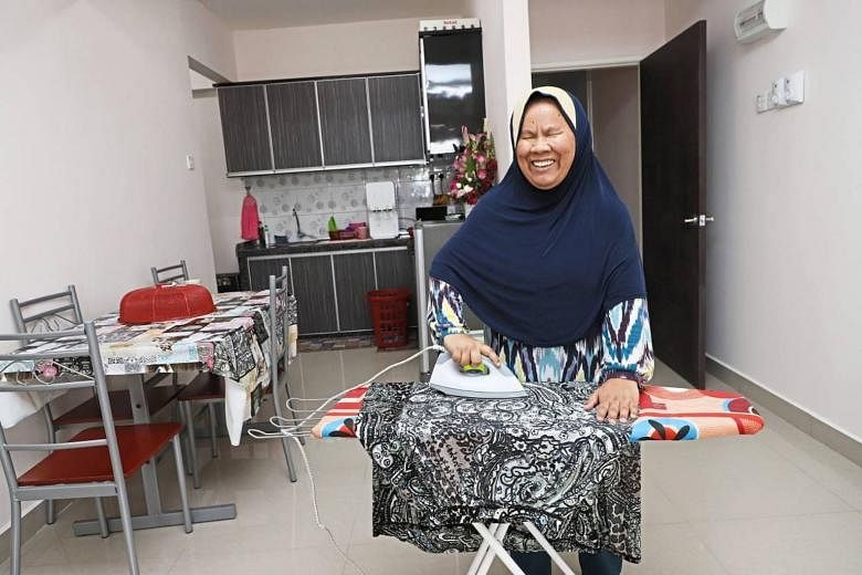 Wanita, buta dan ditinggalkan saat lahir, mencapai tujuan hidup mandiri dengan membeli apartemen di Penang